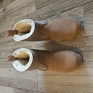 No.6 5" Pull On Shearling Clog Boot on Mid Heel in Honey Aviator